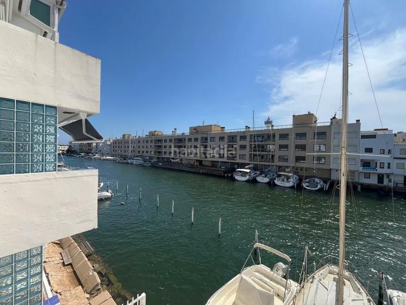 Foto 9c8e1f76-f4ca-4bf6-8075-91fe0bcedc25. Apartamento bonito apartamento , vista canal, plaza de parking privada, a dos pasos de la playa en Empuriabrava