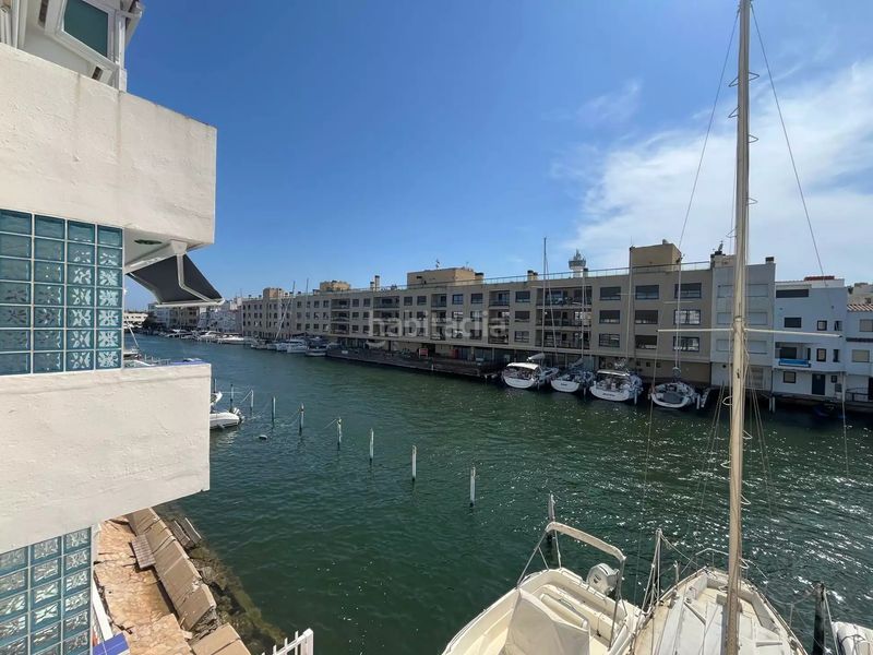 Foto a0402fb9-abc2-4478-a594-a859aa314f1d. Apartament amb calefacció aparcament a Port Grec - Port Moxó Empuriabrava