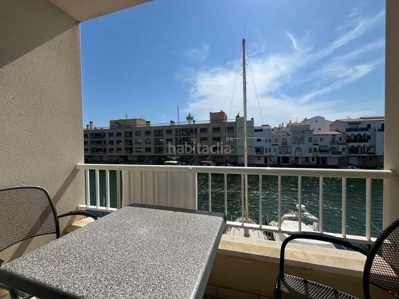 Foto a23cd1cc-b3a5-4c65-adda-9208ea275710. Apartamento bonito apartamento , vista canal, plaza de parking privada, a dos pasos de la playa en Empuriabrava