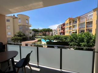 Apartament a Muga - Gran Reserva - Badia. Moderno apartamento en gran reserva, a solo 100 metros de la pla