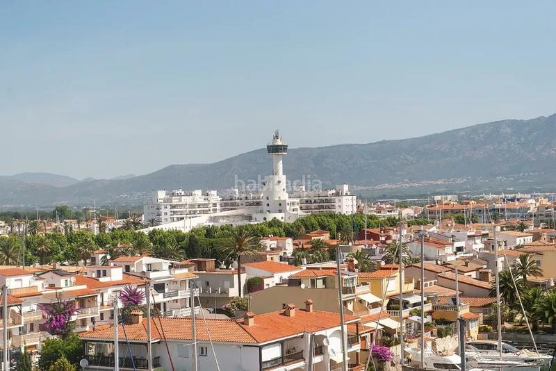 Foto 0f653d8c-2e08-4ae9-a27e-094470125ba8. Apartamento duplex con 2 terrazas, 1 linea playa con muy bonitas vistas al mar en Empuriabrava