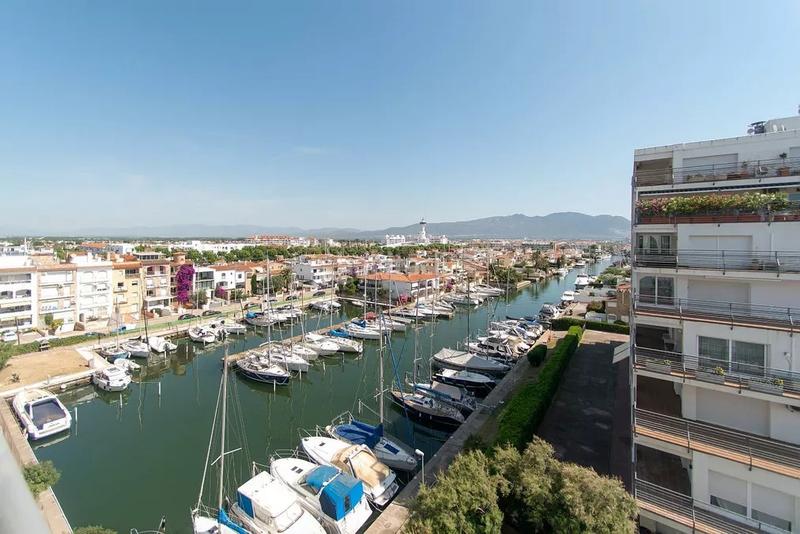 Foto 8302965e-0583-4914-9917-d6278a8f705a. Apartamento duplex con 2 terrazas, 1 linea playa con muy bonitas vistas al mar en Empuriabrava