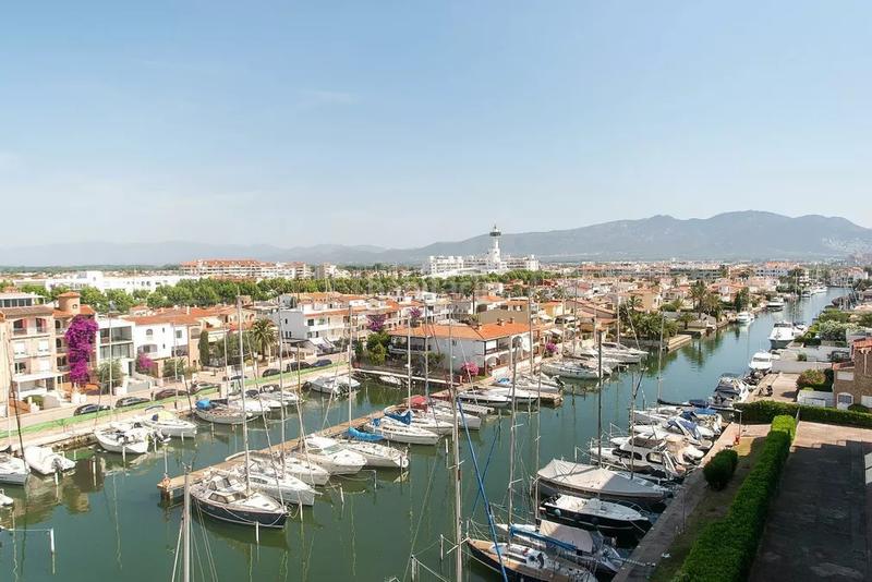Foto 9d167607-265d-41b1-adbe-6271c1d222c1. Apartamento duplex con 2 terrazas, 1 linea playa con muy bonitas vistas al mar en Empuriabrava
