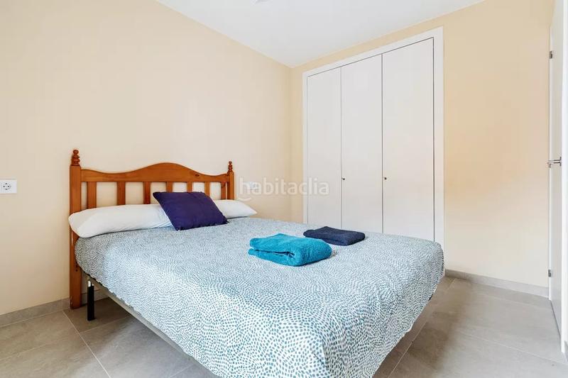 Foto 06c85277-1b24-4005-989b-11f2fd456323. Apartamento  con licencia turistica en la playa con piscina comunitaria en Empuriabrava