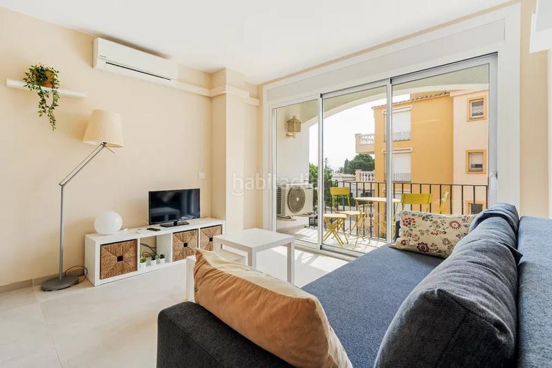 Foto d834eec6-a046-4501-8579-436771f46f19. Apartamento  con licencia turistica en la playa con piscina comunitaria en Empuriabrava