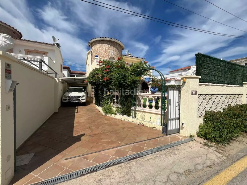 Foto 20994f57-a74e-4ecc-8f13-69dc234d2951. Casa amb calefacció aparcament piscina a Moxó - Sant Mori Empuriabrava