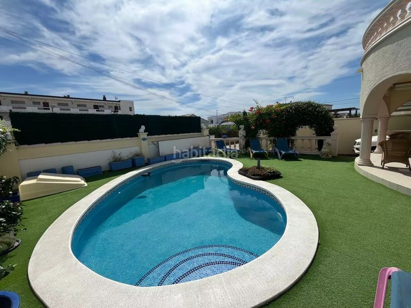 Foto 8598182a-bc4f-4b5c-a99a-c13a2419a8b0. Casa amb calefacció aparcament piscina a Moxó - Sant Mori Empuriabrava