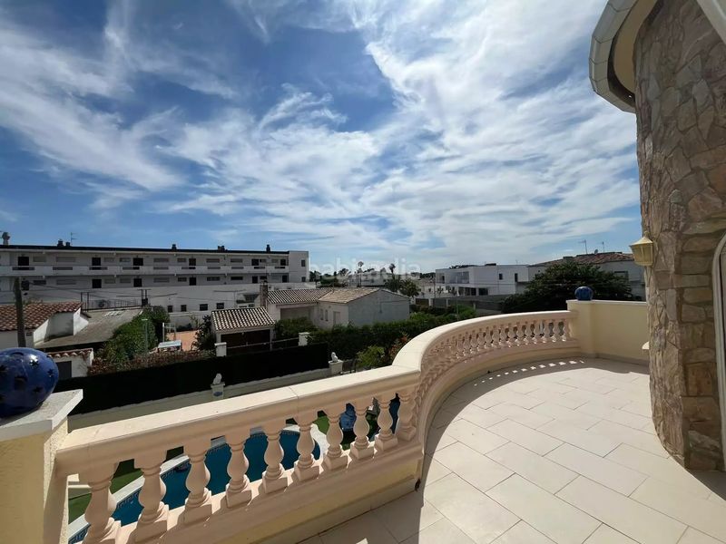 Foto afb10845-9dd6-4e97-9370-e8c1e0c9e9d0. Casa amb calefacció aparcament piscina a Moxó - Sant Mori Empuriabrava