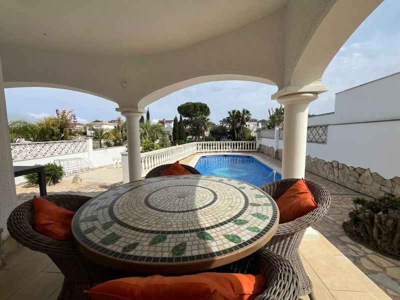 Foto 4fbee825-a2a1-4ad6-b099-56e57ba029b8. Casa amb calefacció aparcament piscina a Francolí - Freser - Noguera Empuriabrava