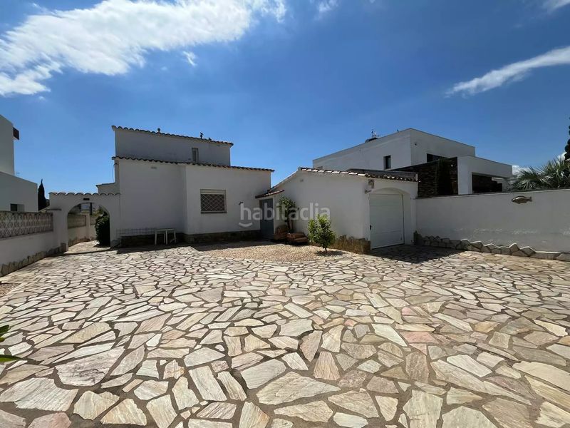 Foto 7bfd7046-f3ba-4e12-9137-6d4c2e7267dc. Casa amb calefacció aparcament piscina a Francolí - Freser - Noguera Empuriabrava