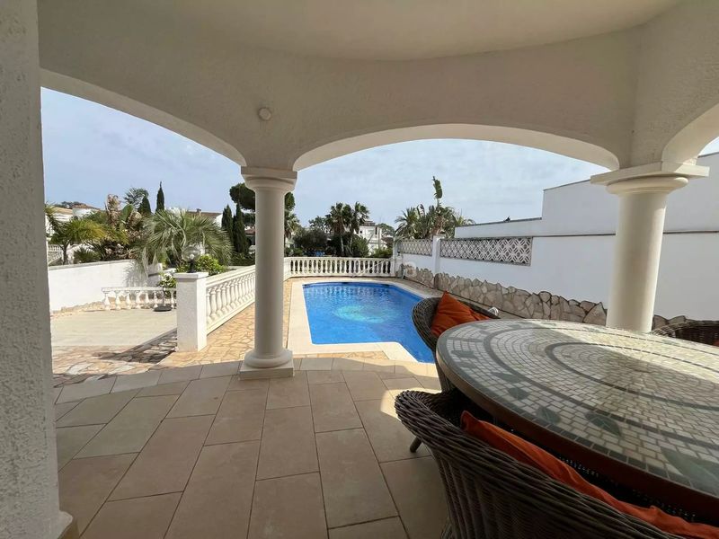 Foto 9e945584-2484-47eb-aedf-bfdba7a331d7. Casa amb calefacció aparcament piscina a Francolí - Freser - Noguera Empuriabrava