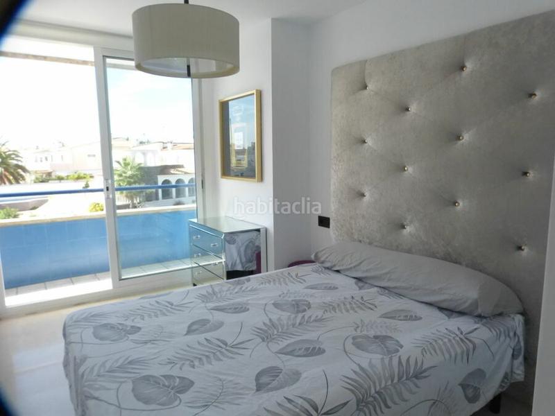 Foto 197c6005-93ef-44fd-a674-a6e7227f96ca. Apartamento  renovado al canal con dos habitaciones y 2 plazas de parking exterior. en Empuriabrava