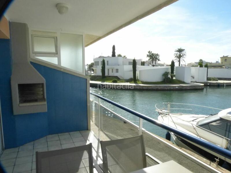 Foto 23ae913f-ec5a-4781-ab2a-079914a2d561. Apartamento  renovado al canal con dos habitaciones y 2 plazas de parking exterior. en Empuriabrava
