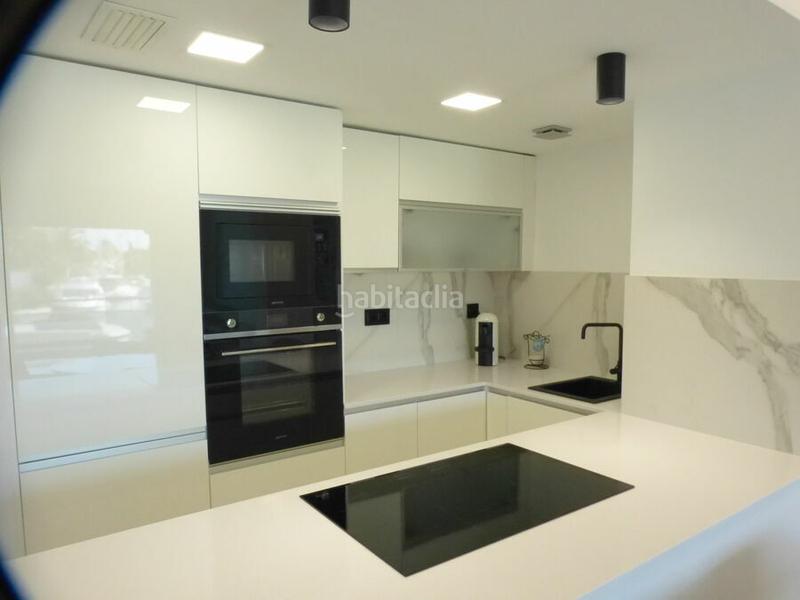Foto 5ca50991-154b-4dc7-92a7-c1c325f23419. Apartamento  renovado al canal con dos habitaciones y 2 plazas de parking exterior. en Empuriabrava