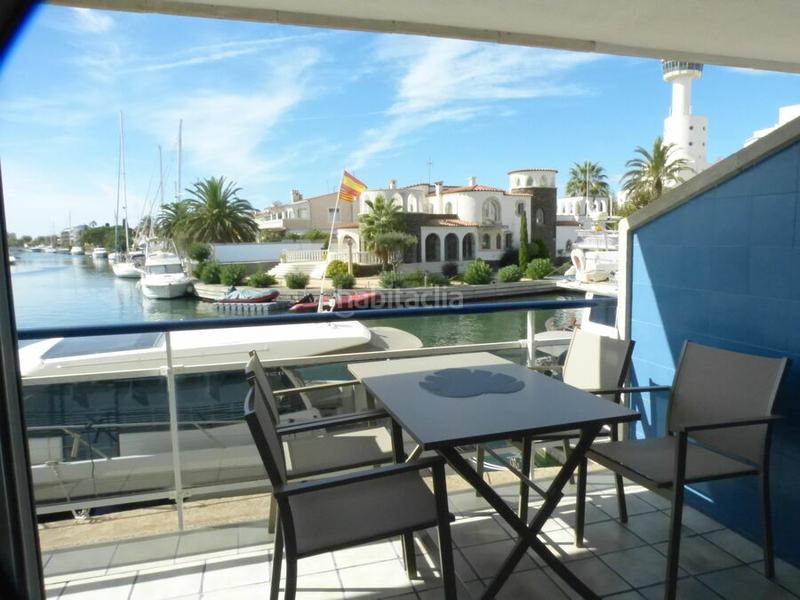 Foto 6fa96dda-2871-4ce4-a3ae-beb2dbd558ad. Apartamento  renovado al canal con dos habitaciones y 2 plazas de parking exterior. en Empuriabrava
