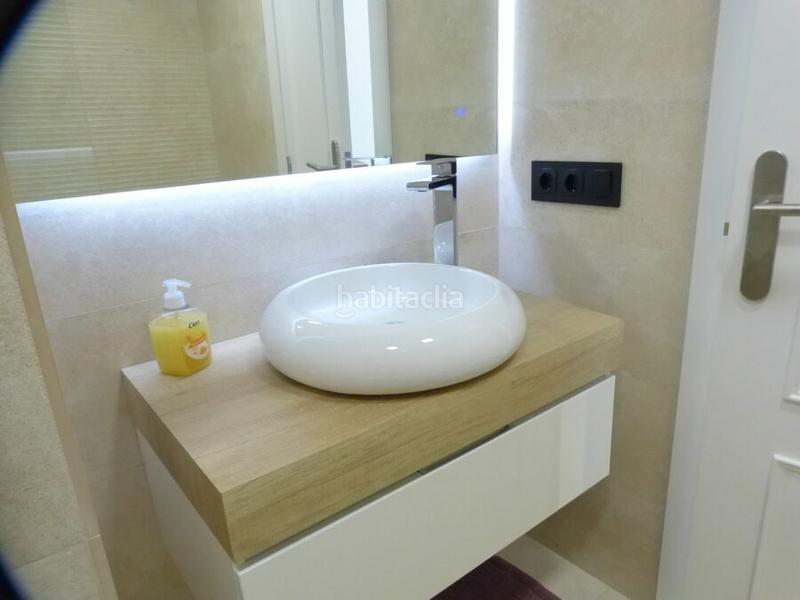 Foto 84230f4c-e2bd-48cc-b1a3-65d2d61b497f. Apartamento  renovado al canal con dos habitaciones y 2 plazas de parking exterior. en Empuriabrava