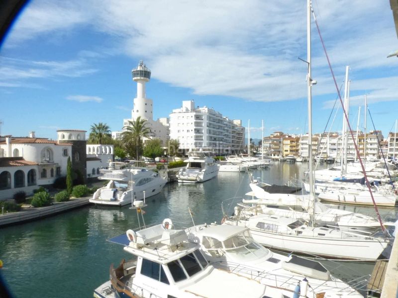 Foto d2b6ca0f-545d-43fc-a3ab-578d4f788125. Apartament amb piscina a Moxó - Sant Mori Empuriabrava