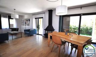 Casa a Sant Pere Pescador. Casa con jardín en sant pere pescador.