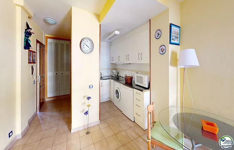 Foto bbab739e-d131-480d-a9c7-4b36d8c1b8f7. Estudio  en venta a pocos metros del paseo marítimo en Roses