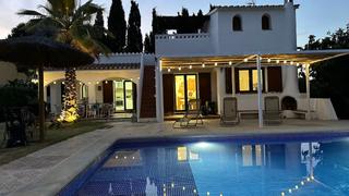 Casa a Castelló d´Empúries. Encantadora casa con piscina en la urbanización de castello nou!