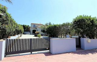 Casa in Carrer mig 4. Villa totalmente renovada en la exclusiva zona de peralada golf