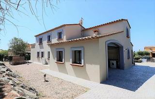Casa en Peralada. Villa totalmente renovada en la exclusiva zona de peralada golf