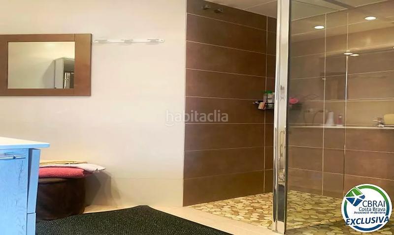 Foto 4f65634a-aecd-4bba-bf20-96a2ddc23ca8. Apartamento amplio piso en venta a 100 metros del mar en Roses