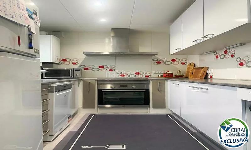 Foto fd8be948-23ba-42cf-8dbe-2fee98887a24. Apartamento amplio piso en venta a 100 metros del mar en Roses