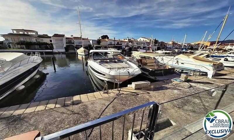 Foto 5fc55bf9-2393-4470-b44b-1f6e5f17b729. Casa in carrer port argonautes 5 in Port Grec - Port Moxó Empuriabrava