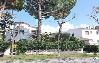 Casa a Requesens. Oportunidad en empuriabrava casa con licencia turística a 1 km d