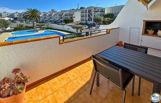 Apartament a Puig Rom-Canyelles-Almadrava. Apartamento con piscina y parking privado en la urbanización pui