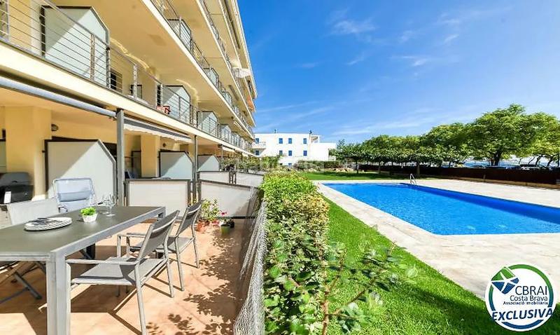 Foto 3261fc75-e9a4-45a7-afdb-a5c00f6c4790. Apartament amb calefacció aparcament piscina a Salatar Roses