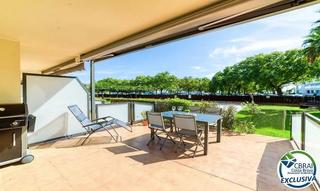 Apartament a Salatar. Apartamento en planta baja en primera línea de mar  zona salatar