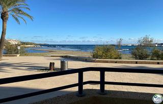 Apartament a El Port. Primera línea de mar con licencia turística!