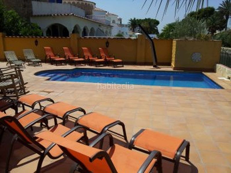 Foto 77bfd1c8-26ec-41e2-894b-777154420a8e. Casa amb calefacció aparcament piscina a Cap Ras - Creus - Falconera Empuriabrava