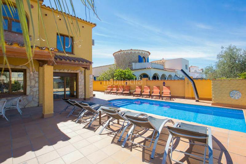 Foto c31e83ef-19c5-4c19-8676-f1b4754cc004. Maison avec chauffage parking piscine dans Cap Ras - Creus - Falconera Empuriabrava