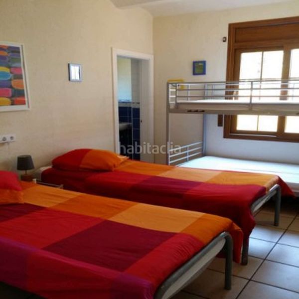 Foto df910736-eebc-47a4-bbb8-0d9ea3488a60. Casa amb calefacció aparcament piscina a Cap Ras - Creus - Falconera Empuriabrava