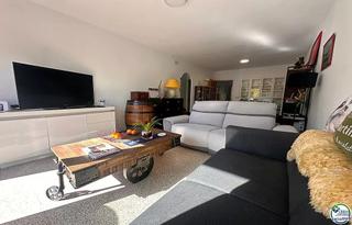 Apartamento en Moxó - Sant Mori. Amplio apartamento cerca de la playa y los comercios