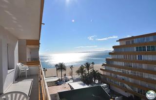 Apartamento en Santa Margarida. Apartamento en primera línea de mar con licencia turística en ro