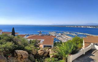 Apartament a Calle cant dels ocells 2. Magnfico piso en roses con vista mar y la bahia de roses