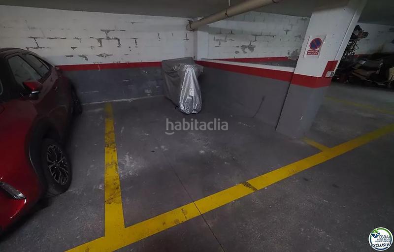 Foto 01b33bbd-1922-4e4b-9141-15b6e3713eb6. Car parking in Centre Roses