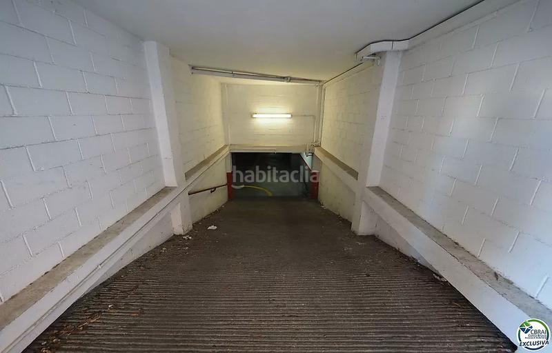 Foto 6f3fb8ec-631b-4712-ab75-5daf9aaa4ffa. Car parking in Centre Roses