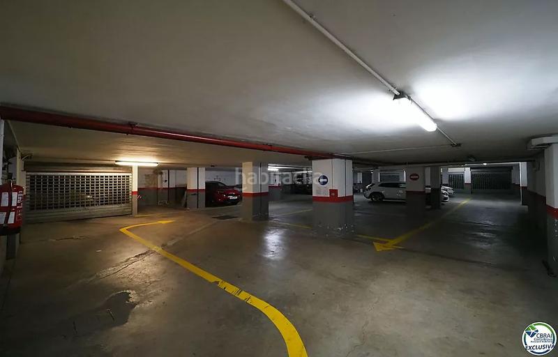 Foto 755a0365-7b61-406b-aee3-0513e7d10c33. Car parking in Centre Roses