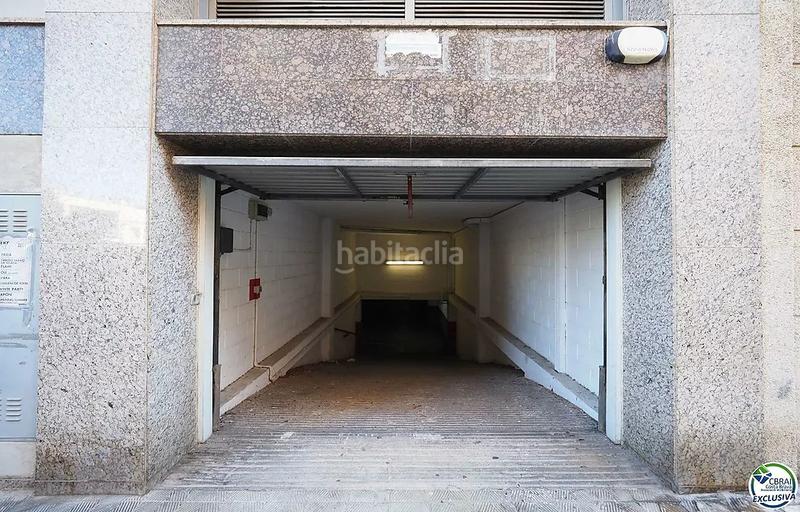 Foto b8d89073-65e3-4379-bd9a-e3428fc42bf8. Car parking in Centre Roses