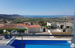 Casa in Nord. Oportunidad única! casa con vistas espectaculares a la bahía, pi
