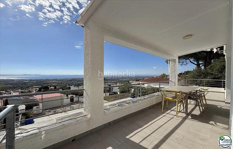 Foto 0c8f3b98-a650-4c72-89b5-c9dcc0b123c8. Casa a carrer canaries 48 a Nord Roses