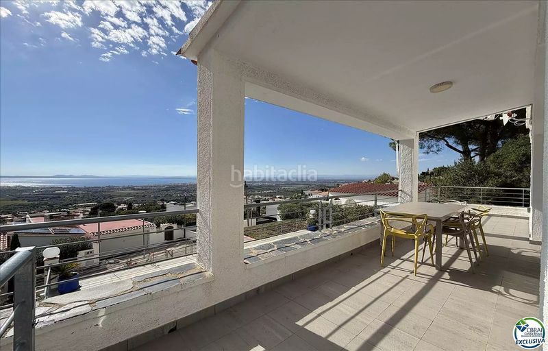 Foto 61891c2a-c5c3-436c-9610-e2421dd0ec3e. Casa a carrer canaries 48 a Nord Roses