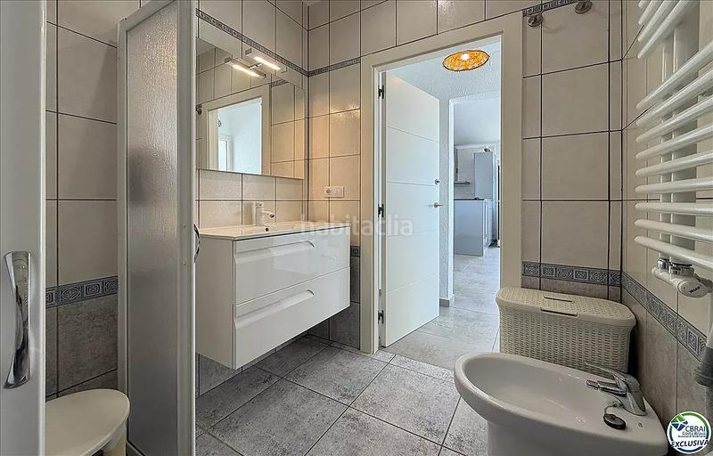 Foto 88e89b37-2764-42bd-b26d-0c16f1f96852. Casa a carrer canaries 48 a Nord Roses