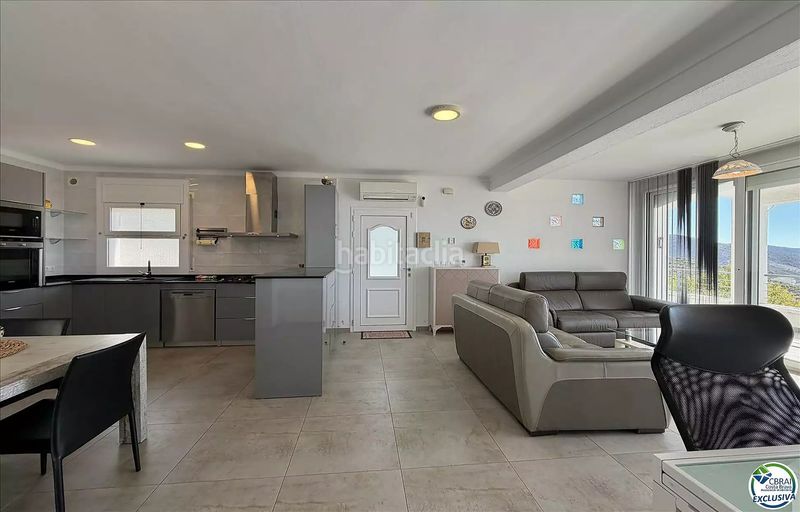 Foto 99986015-ecd8-4339-86d2-7d215489a0f9. Casa a carrer canaries 48 a Nord Roses