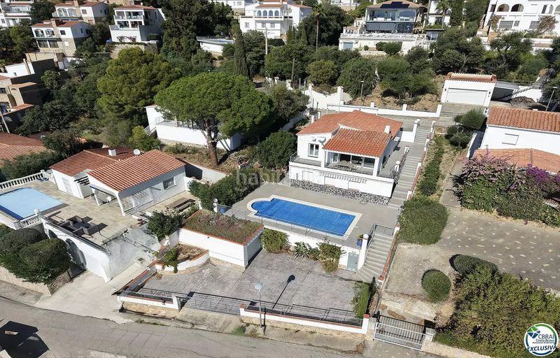 Foto d4665f5e-6b5e-4f2c-870b-a0648285c4b7. Casa a carrer canaries 48 a Nord Roses